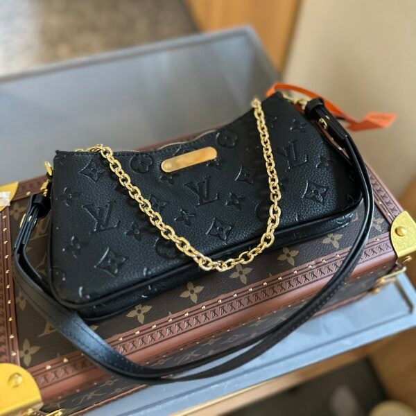 Liv Pochette